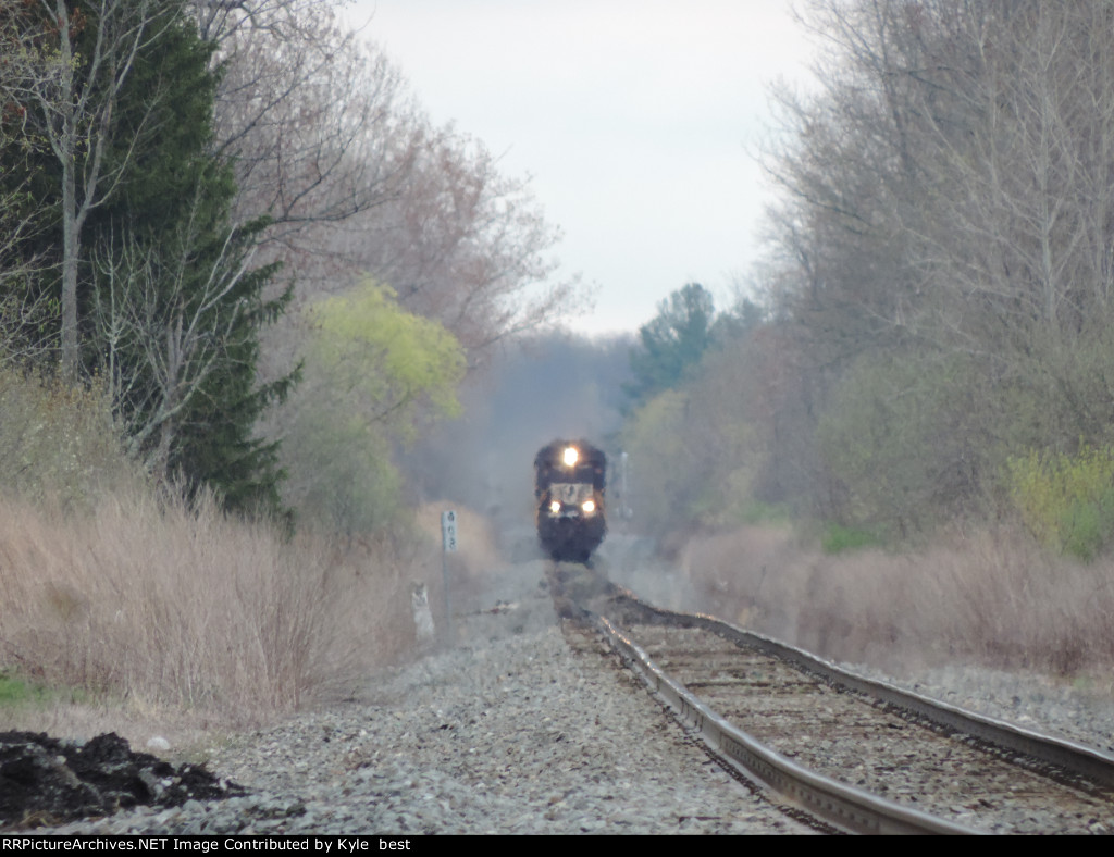 NS H52 approaching 